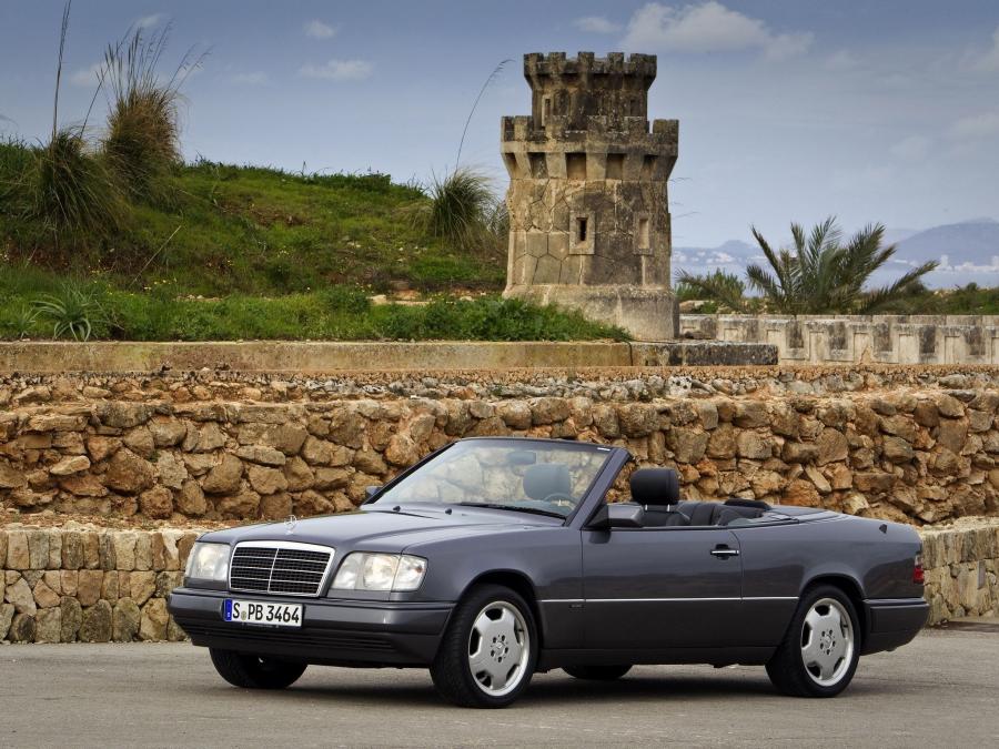  Mercedes-Benz E220 Cabriolet 1993 года  (фото 6 из 27)